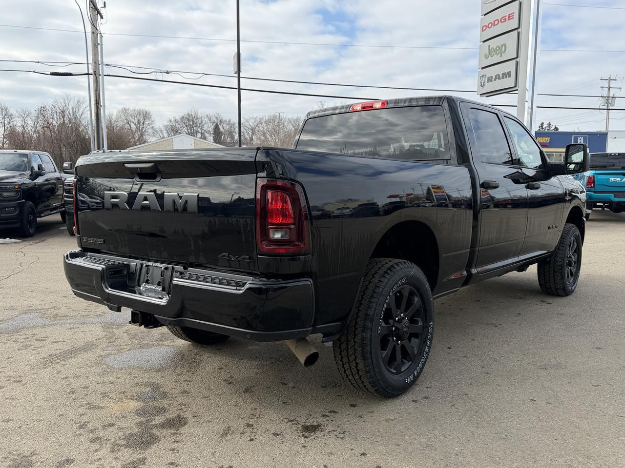 2025 Ram 3500 Big Horn Night Edition Crew Cab 4x4 | Low KMs | Cummins Diesel | 12IN NAV | 20IN Wheels | 5th Wheel Redwater AB
