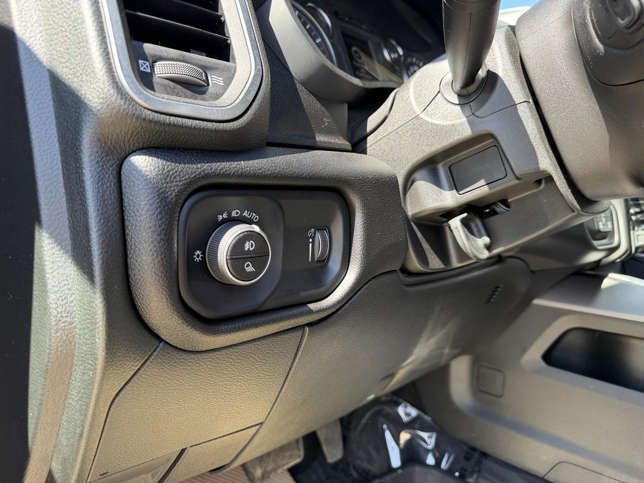 2025 Ram 3500 Big Horn Night Edition Crew Cab 4x4 | Low KMs | Cummins Diesel | 12IN NAV | 20IN Wheels | 5th Wheel Redwater AB