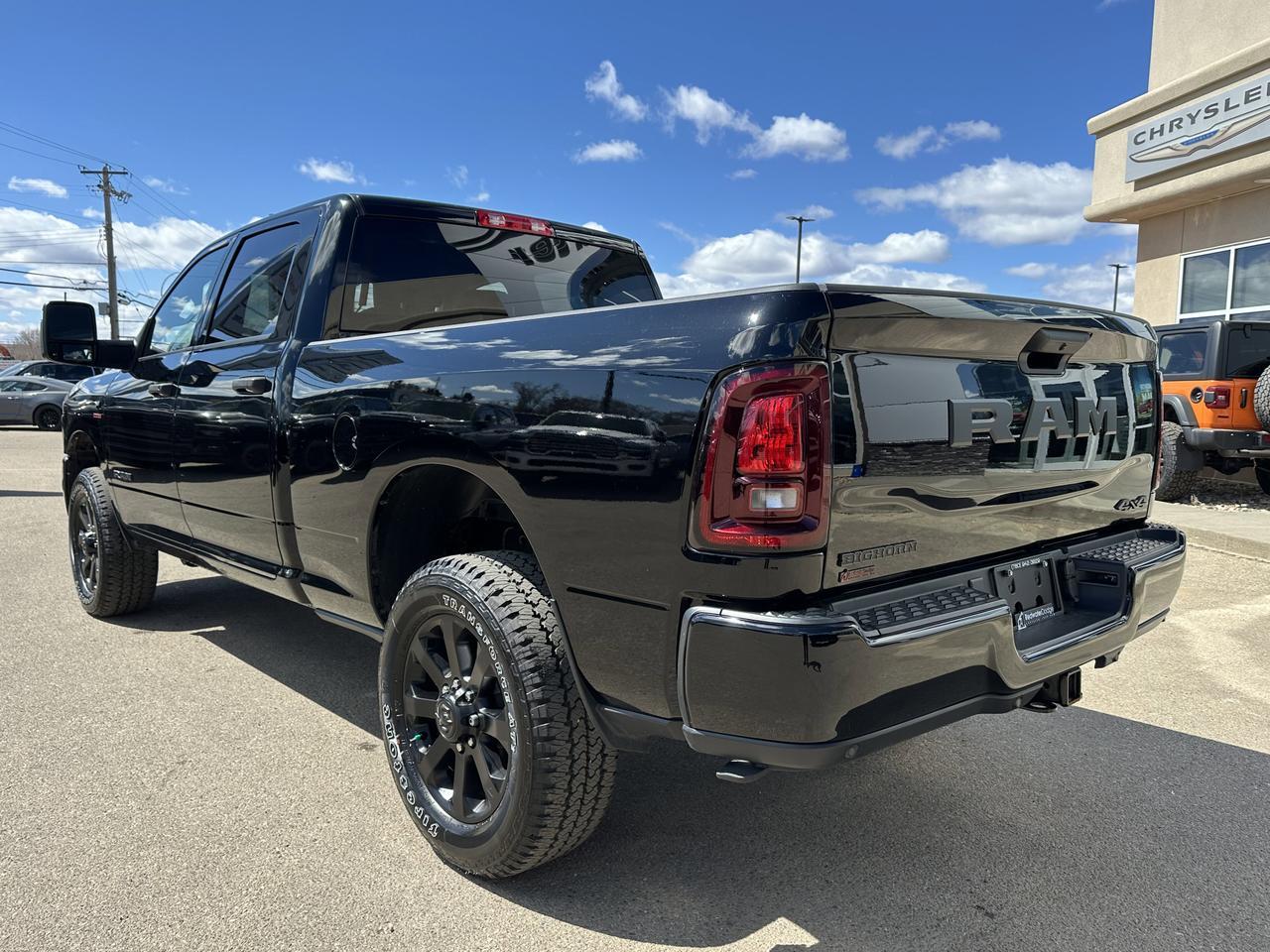 2025 Ram 3500 Big Horn Night Edition Crew Cab 4x4 | Low KMs | Cummins Diesel | 12IN NAV | 20IN Wheels | 5th Wheel Redwater AB