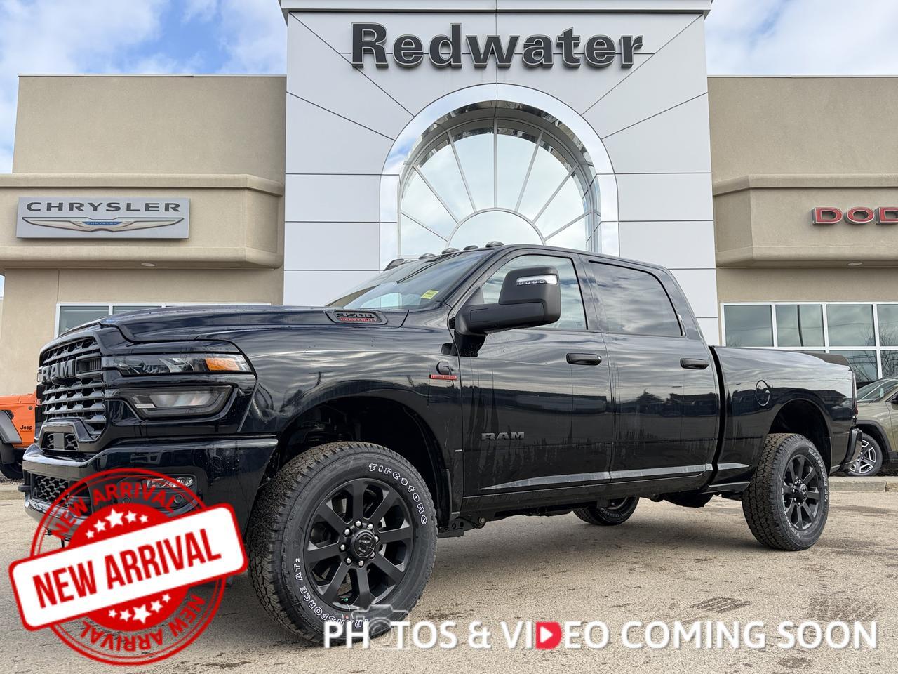 2025 Ram 3500 Big Horn Night Edition Crew Cab 4x4 | Low KMs | Cummins Diesel | 12IN NAV | 20IN Wheels | 5th Wheel