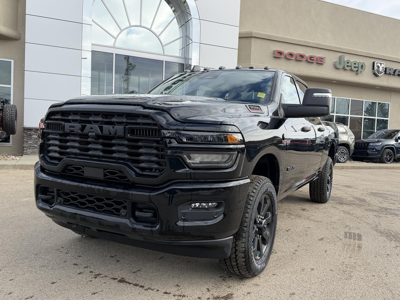 2025 Ram 3500 Big Horn Night Edition Crew Cab 4x4 | Low KMs | Cummins Diesel | 12IN NAV | 20IN Wheels | 5th Wheel Redwater AB