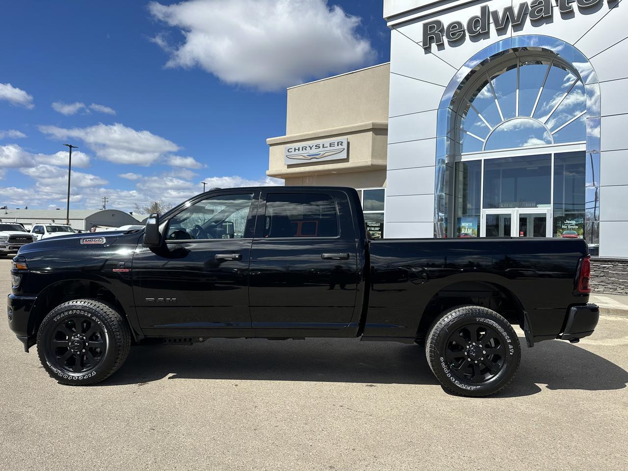 2025 Ram 3500 Big Horn Night Edition Crew Cab 4x4 | Low KMs | Cummins Diesel | 12IN NAV | 20IN Wheels | 5th Wheel Redwater AB