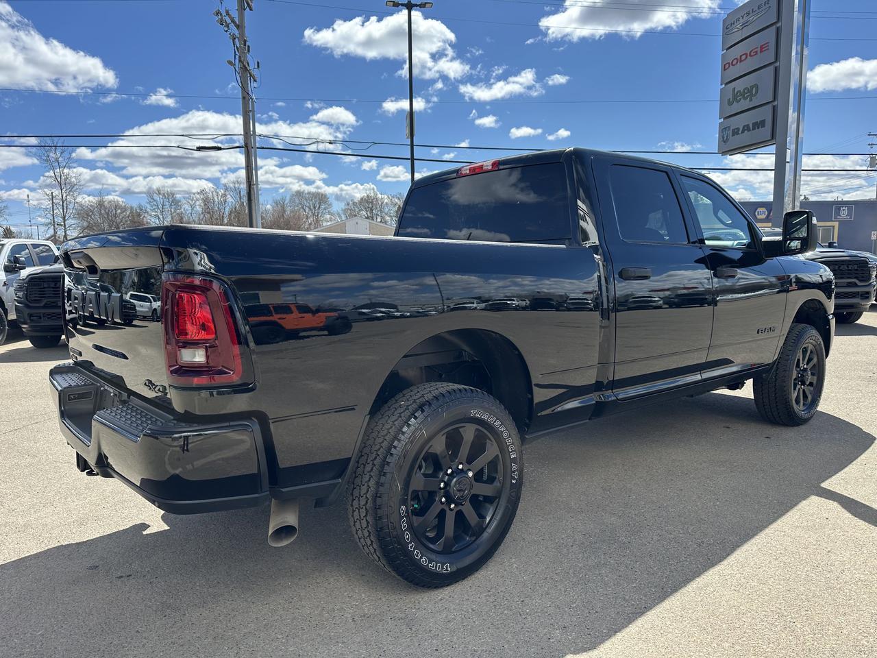 2025 Ram 3500 Big Horn Night Edition Crew Cab 4x4 | Low KMs | Cummins Diesel | 12IN NAV | 20IN Wheels | 5th Wheel Redwater AB