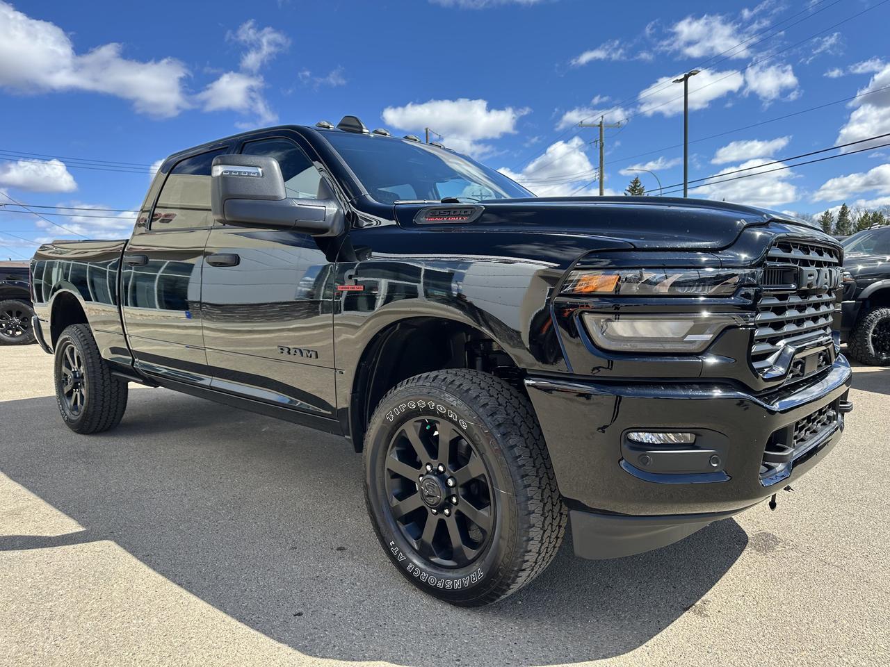 2025 Ram 3500 Big Horn Night Edition Crew Cab 4x4 | Low KMs | Cummins Diesel | 12IN NAV | 20IN Wheels | 5th Wheel Redwater AB