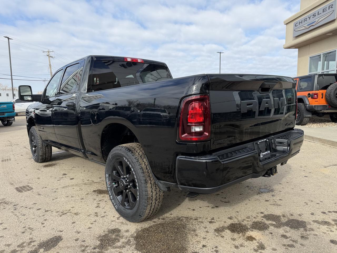 2025 Ram 3500 Big Horn Night Edition Crew Cab 4x4 | Low KMs | Cummins Diesel | 12IN NAV | 20IN Wheels | 5th Wheel Redwater AB