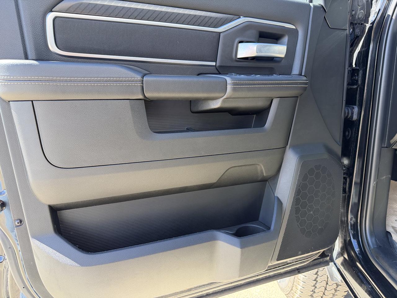 2025 Ram 3500 Big Horn Night Edition Crew Cab 4x4 | Low KMs | Cummins Diesel | 12IN NAV | 20IN Wheels | 5th Wheel Redwater AB
