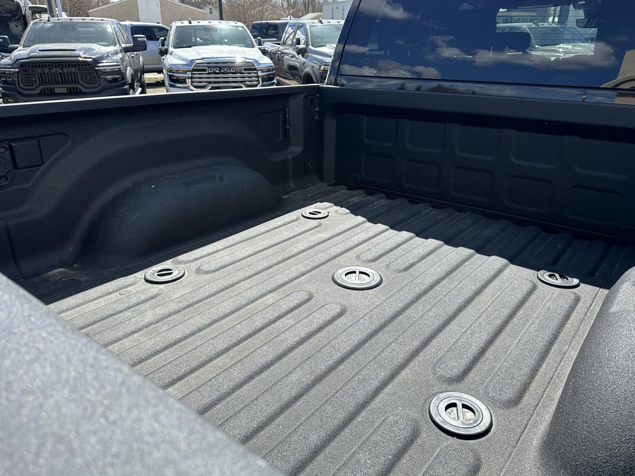 2025 Ram 3500 Big Horn Night Edition Crew Cab 4x4 | Low KMs | Cummins Diesel | 12IN NAV | 20IN Wheels | 5th Wheel Redwater AB