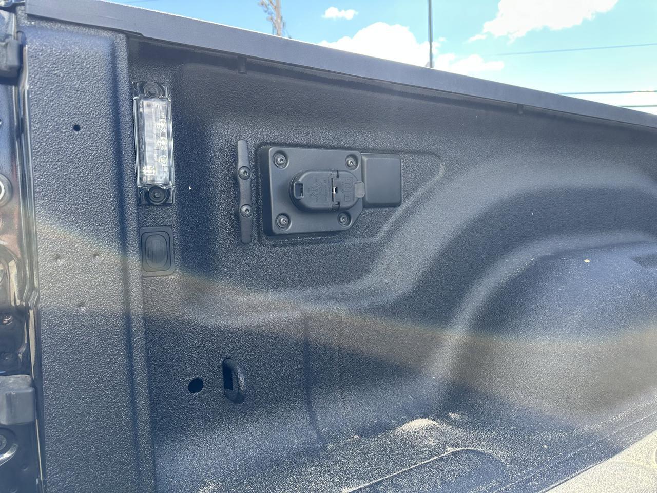 2025 Ram 3500 Big Horn Night Edition Crew Cab 4x4 | Low KMs | Cummins Diesel | 12IN NAV | 20IN Wheels | 5th Wheel Redwater AB