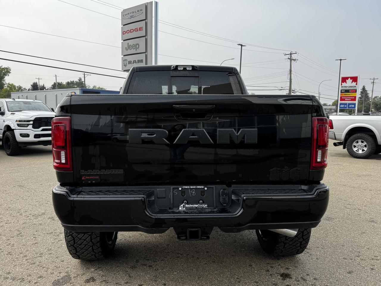 2025 Ram 3500 Laramie Night Edition Crew Cab 4x4 | Rig Ready Ram | Leather | Towing | Sunroof | Heated Seats Redwater AB