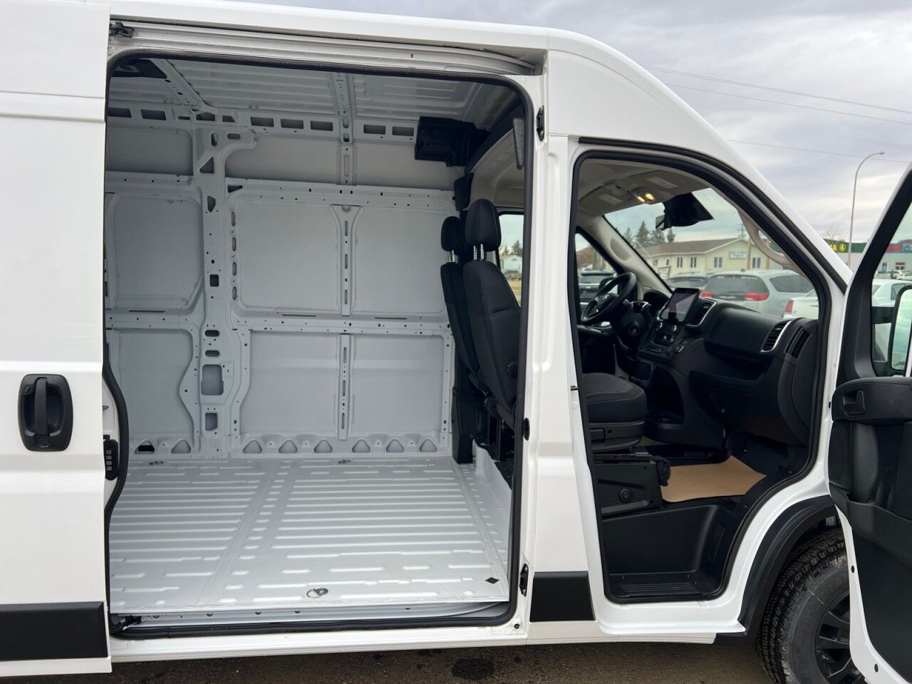 2025 Ram ProMaster Cargo Van SLT+ High Level AB