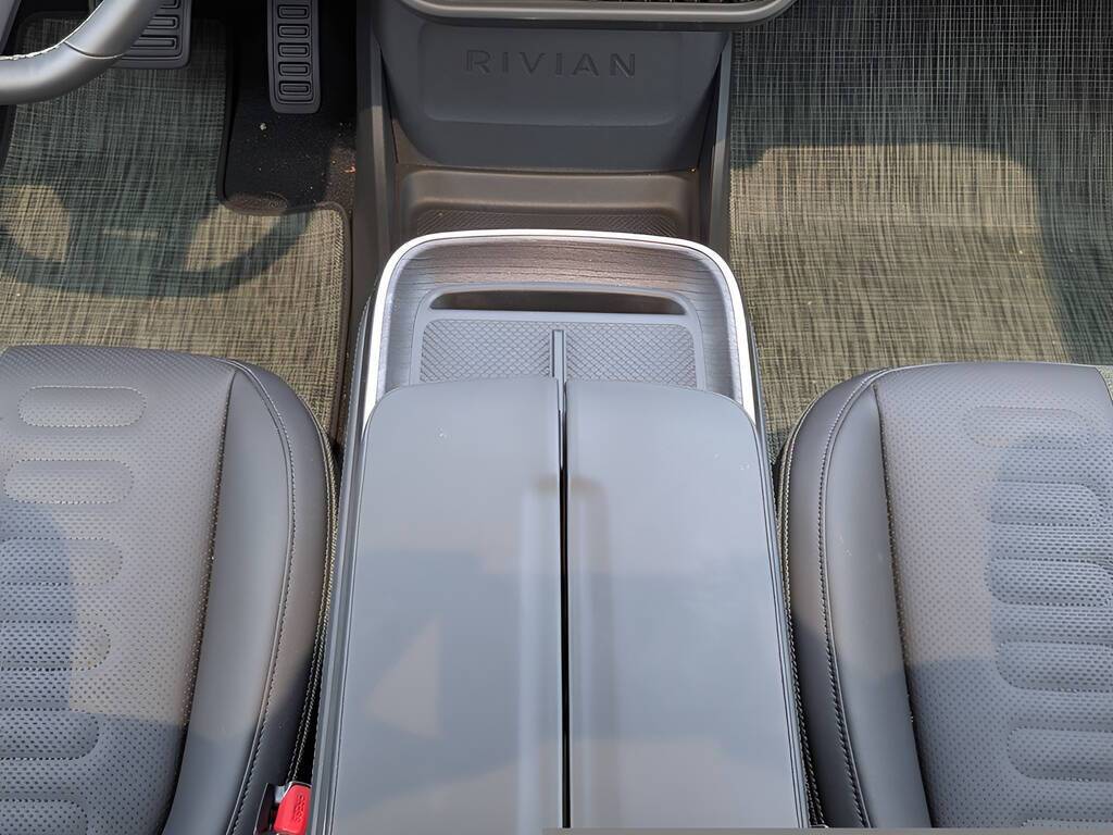 2025 Rivian R1T Adventure - Photo 16