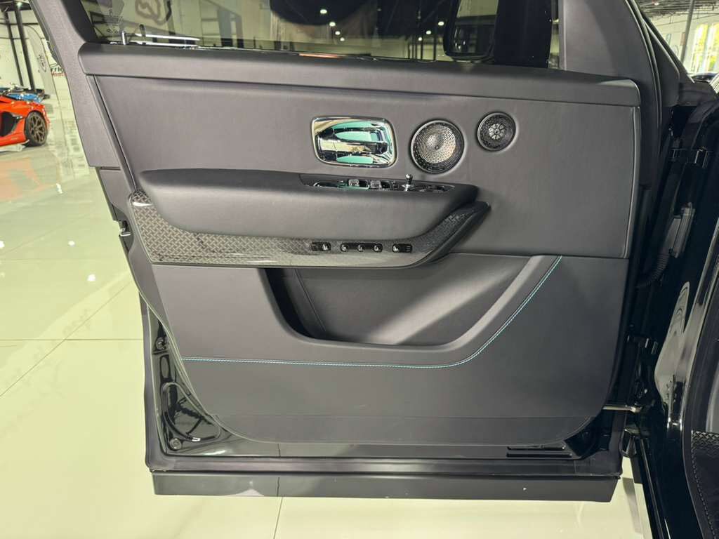 2025 Rolls-Royce Cullinan Black Badge body kit,Black Diamond paint,bespoke interior,Bespoke Audio,rear infotainment AND MORE!! Fort Lauderdale FL