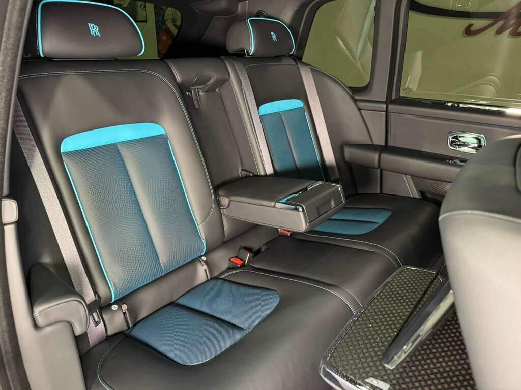 2025 Rolls-Royce Cullinan Black Badge body kit,Black Diamond paint,bespoke interior,Bespoke Audio,rear infotainment AND MORE!! Fort Lauderdale FL