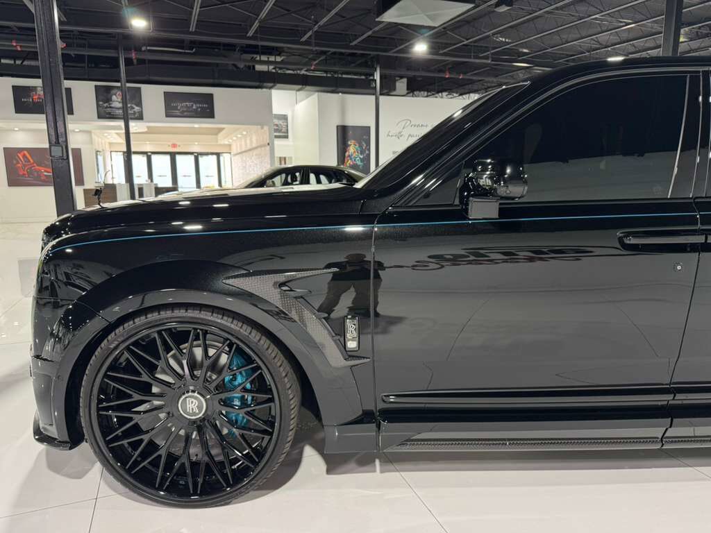 2025 Rolls-Royce Cullinan Black Badge body kit,Black Diamond paint,bespoke interior,Bespoke Audio,rear infotainment AND MORE!! Fort Lauderdale FL