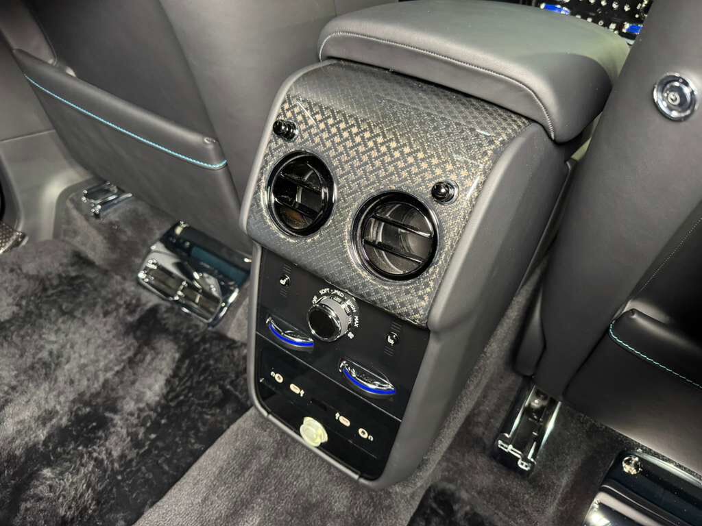 2025 Rolls-Royce Cullinan Black Badge body kit,Black Diamond paint,bespoke interior,Bespoke Audio,rear infotainment AND MORE!! Fort Lauderdale FL