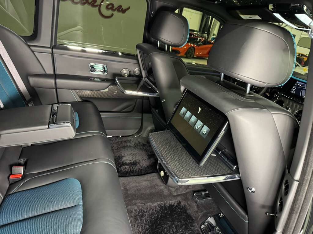 2025 Rolls-Royce Cullinan Black Badge body kit,Black Diamond paint,bespoke interior,Bespoke Audio,rear infotainment AND MORE!! Fort Lauderdale FL