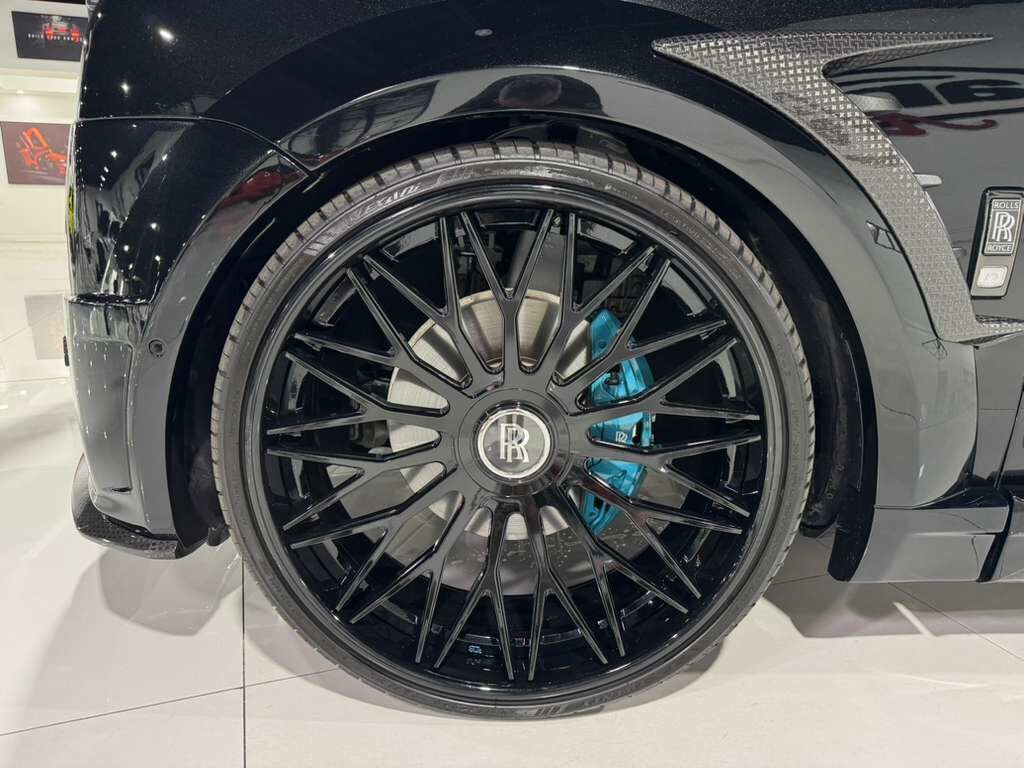 2025 Rolls-Royce Cullinan Black Badge body kit,Black Diamond paint,bespoke interior,Bespoke Audio,rear infotainment AND MORE!! Fort Lauderdale FL