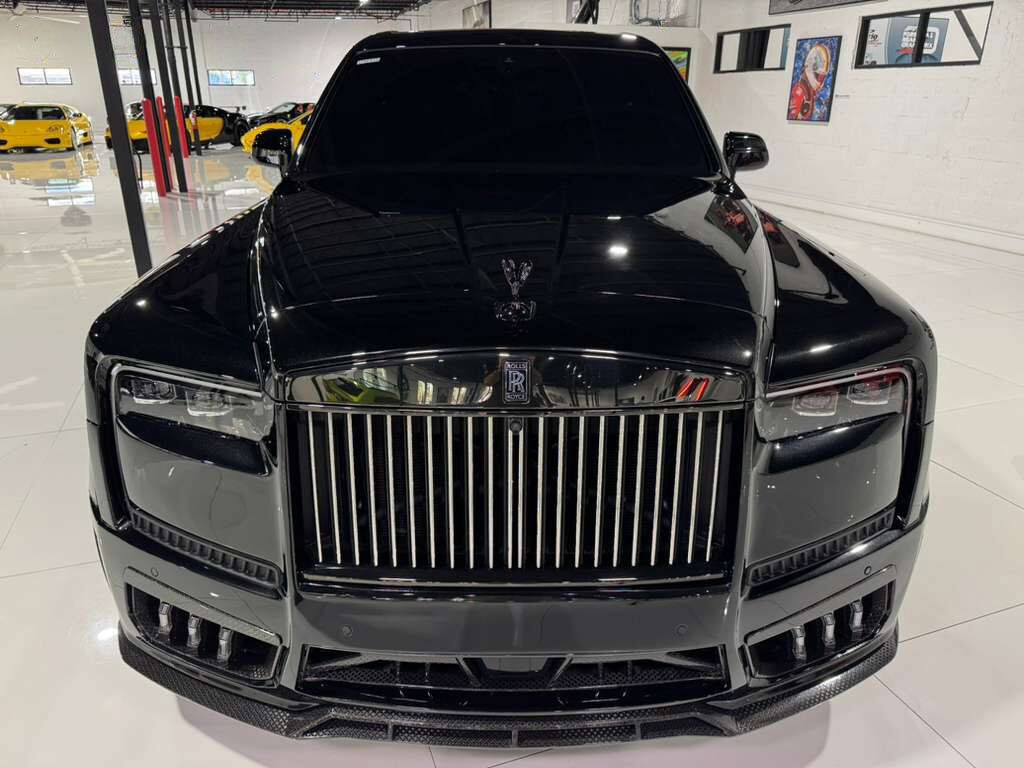 2025 Rolls-Royce Cullinan Black Badge body kit,Black Diamond paint,bespoke interior,Bespoke Audio,rear infotainment AND MORE!!
