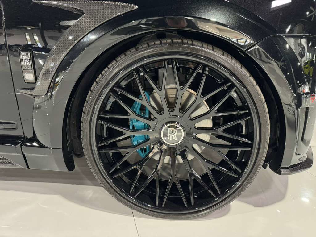 2025 Rolls-Royce Cullinan Black Badge body kit,Black Diamond paint,bespoke interior,Bespoke Audio,rear infotainment AND MORE!! Fort Lauderdale FL