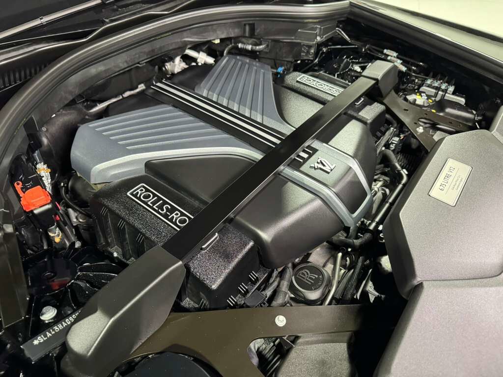 2025 Rolls-Royce Cullinan Black Badge body kit,Black Diamond paint,bespoke interior,Bespoke Audio,rear infotainment AND MORE!! Fort Lauderdale FL