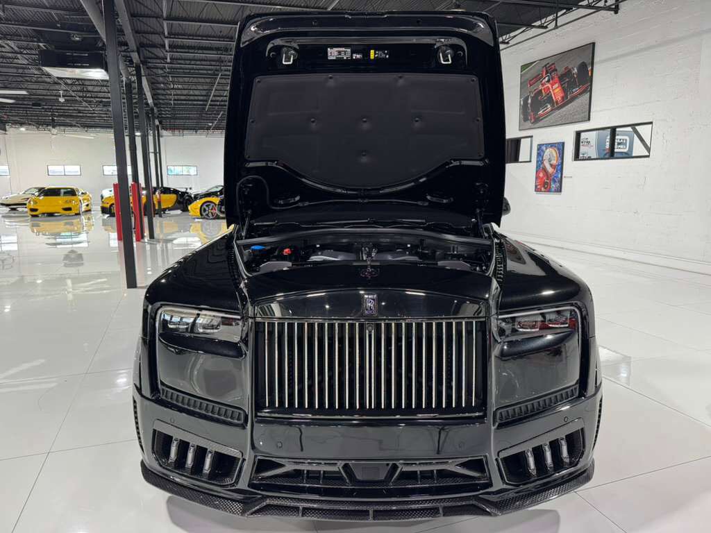 2025 Rolls-Royce Cullinan Black Badge body kit,Black Diamond paint,bespoke interior,Bespoke Audio,rear infotainment AND MORE!! Fort Lauderdale FL