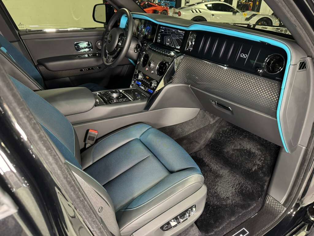 2025 Rolls-Royce Cullinan Black Badge body kit,Black Diamond paint,bespoke interior,Bespoke Audio,rear infotainment AND MORE!! Fort Lauderdale FL