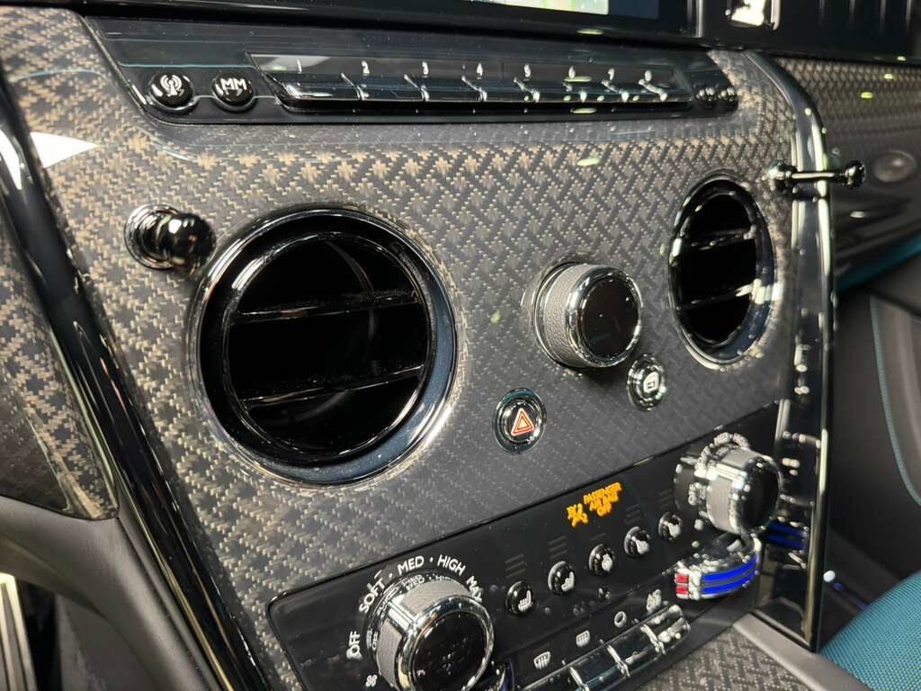 2025 Rolls-Royce Cullinan Black Badge body kit,Black Diamond paint,bespoke interior,Bespoke Audio,rear infotainment AND MORE!! Fort Lauderdale FL