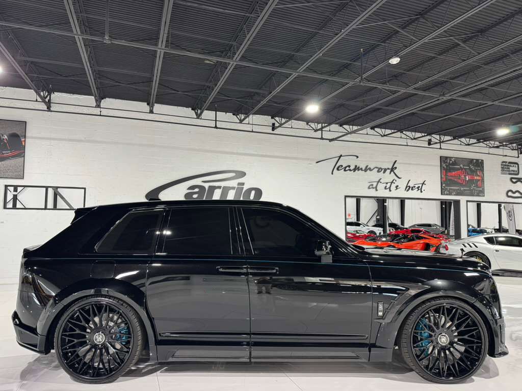 2025 Rolls-Royce Cullinan Black Badge body kit,Black Diamond paint,bespoke interior,Bespoke Audio,rear infotainment AND MORE!! Fort Lauderdale FL