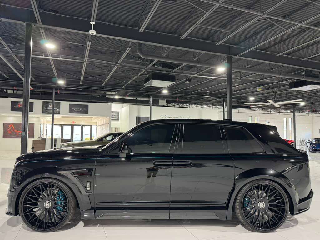 2025 Rolls-Royce Cullinan Black Badge body kit,Black Diamond paint,bespoke interior,Bespoke Audio,rear infotainment AND MORE!! Fort Lauderdale FL