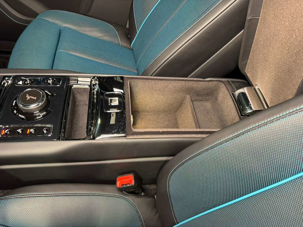 2025 Rolls-Royce Cullinan Black Badge body kit,Black Diamond paint,bespoke interior,Bespoke Audio,rear infotainment AND MORE!! Fort Lauderdale FL