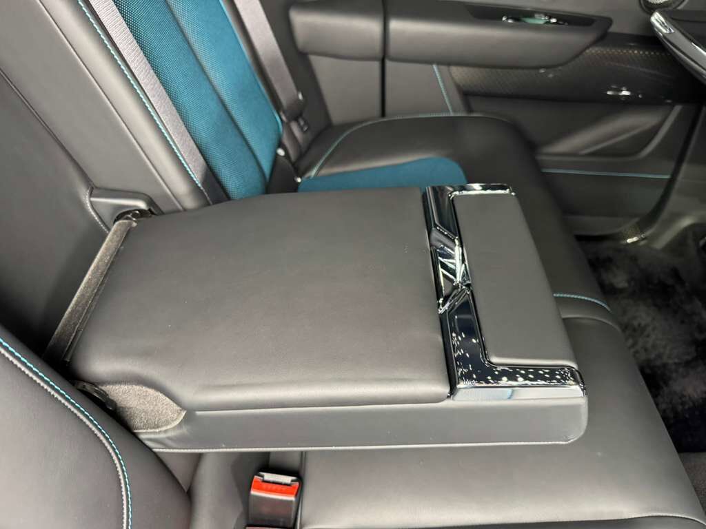 2025 Rolls-Royce Cullinan Black Badge body kit,Black Diamond paint,bespoke interior,Bespoke Audio,rear infotainment AND MORE!! Fort Lauderdale FL