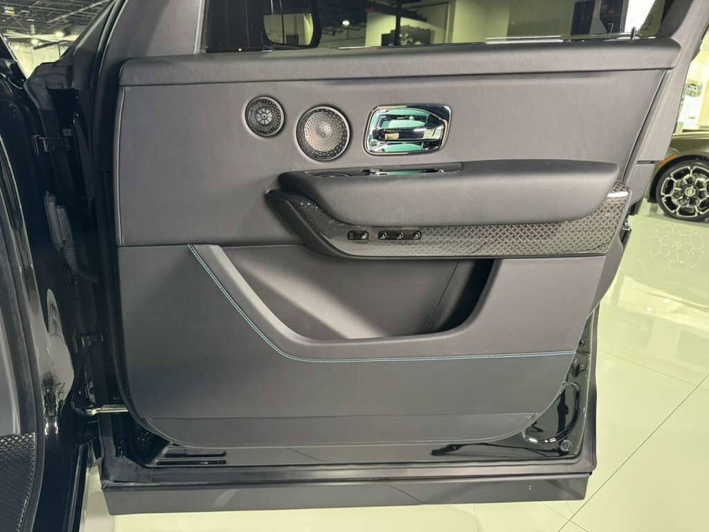 2025 Rolls-Royce Cullinan Black Badge body kit,Black Diamond paint,bespoke interior,Bespoke Audio,rear infotainment AND MORE!! Fort Lauderdale FL