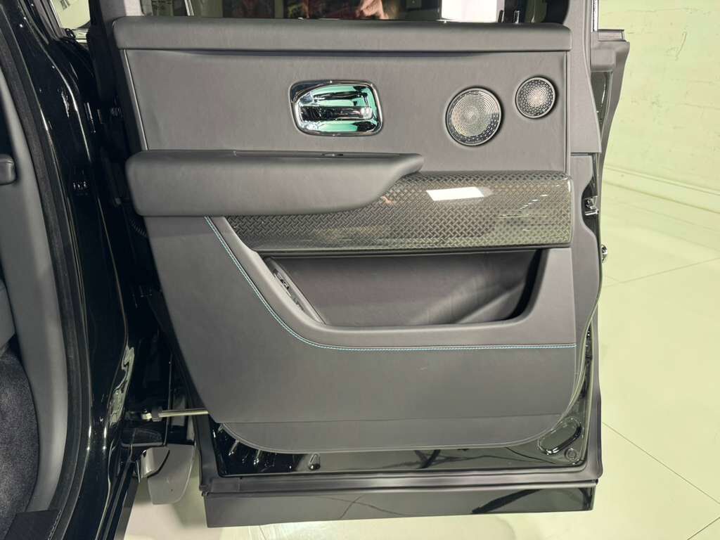 2025 Rolls-Royce Cullinan Black Badge body kit,Black Diamond paint,bespoke interior,Bespoke Audio,rear infotainment AND MORE!! Fort Lauderdale FL