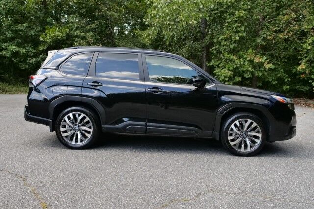 2025 Subaru Forester Touring AWD / Cooled Seats / Sunroof / NAV! High Point NC