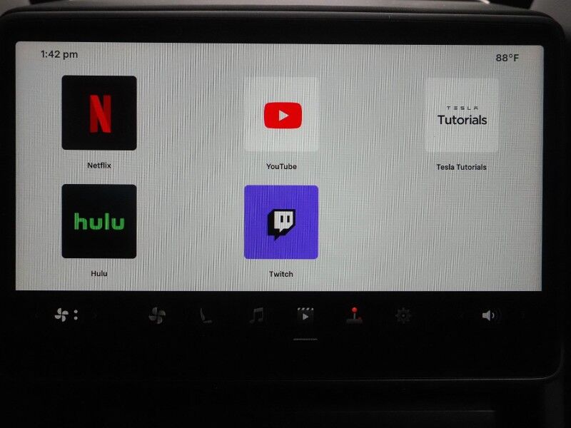 2025 Tesla Model 3 Long Range RWD *TRAFFIC AWARE CRUISE CONTROL, NAVIGATION, SAFETY ALERTS, SURROUND VIEW CAMERAS, PANORAMA GLASS ROOF, CLIMATE SEATS, HEATED STEERING, WIRELESS CHARGING Round Rock TX