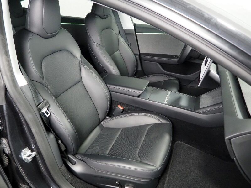 2025 Tesla Model 3 Long Range RWD *TRAFFIC AWARE CRUISE CONTROL, NAVIGATION, SAFETY ALERTS, SURROUND VIEW CAMERAS, PANORAMA GLASS ROOF, CLIMATE SEATS, HEATED STEERING, WIRELESS CHARGING