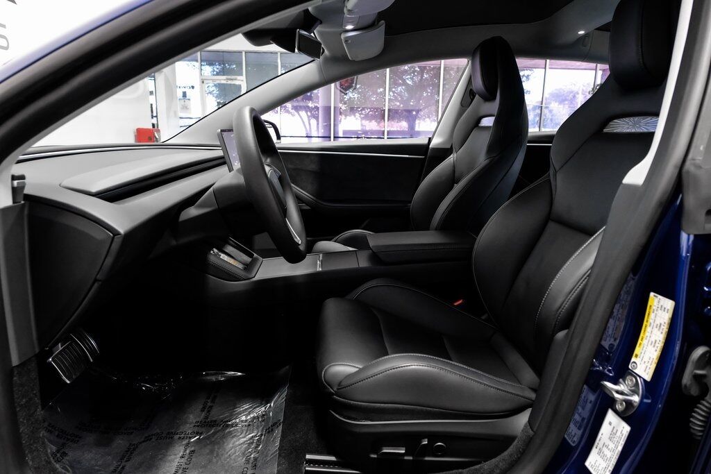 2025 Tesla Model 3 Performance photo 3