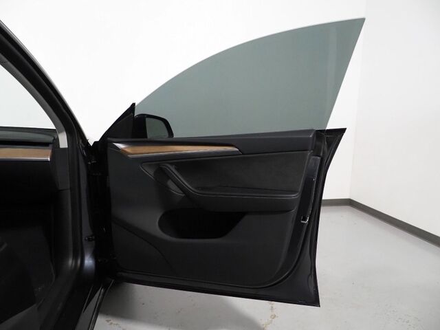 2025 Tesla Model Y Long Range *AUTOPILOT, NAVIGATION, SAFETY ALERTS, ADAPTIVE CRUISE, SURROUND VIEW CAMERAS, PANORAMA GLASS ROOF, HEATED SEATS/STEERING WHEEL, BLUETOOTH, WIRELESS CHARGING Round Rock TX