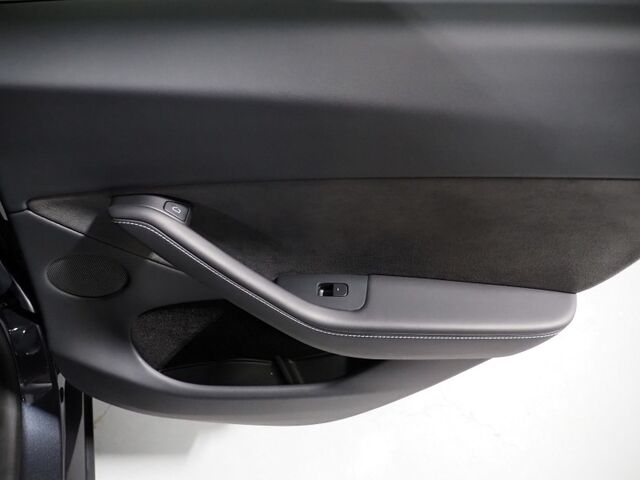 2025 Tesla Model Y Long Range *AUTOPILOT, NAVIGATION, SAFETY ALERTS, ADAPTIVE CRUISE, SURROUND VIEW CAMERAS, PANORAMA GLASS ROOF, HEATED SEATS/STEERING WHEEL, BLUETOOTH, WIRELESS CHARGING Round Rock TX