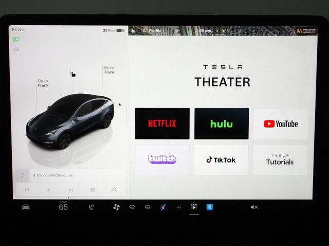 2025 Tesla Model Y Long Range *AUTOPILOT, NAVIGATION, SAFETY ALERTS, ADAPTIVE CRUISE, SURROUND VIEW CAMERAS, PANORAMA GLASS ROOF, HEATED SEATS/STEERING WHEEL, BLUETOOTH, WIRELESS CHARGING Round Rock TX