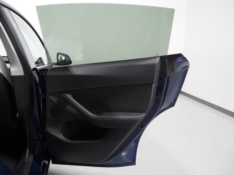 2025 Tesla Model Y Long Range AWD *7 SEATER (3RD ROW), AUTOPILOT, NAVIGATION, SAFETY ALERTS, ADAPTIVE CRUISE, SURROUND VIEW CAMERAS, PANORAMA GLASS ROOF, HEATED SEATS/STEERING WHEEL, WIRELESS CHARGING Round Rock TX