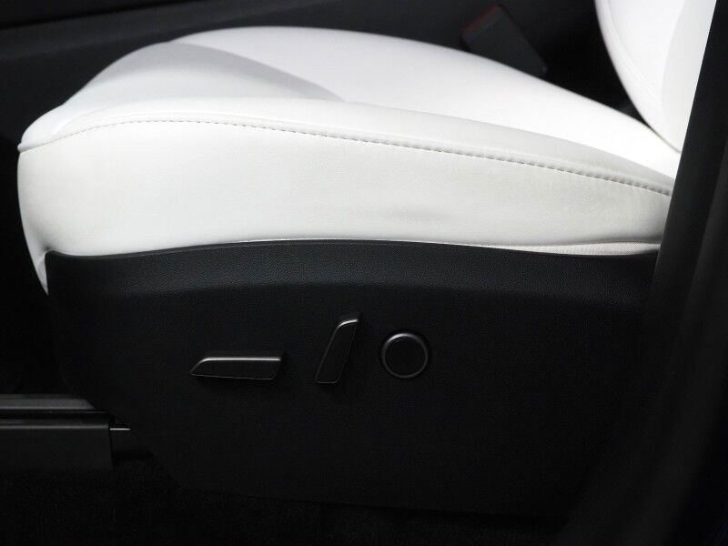 2025 Tesla Model Y Long Range AWD *7 SEATER (3RD ROW), AUTOPILOT, NAVIGATION, SAFETY ALERTS, ADAPTIVE CRUISE, SURROUND VIEW CAMERAS, PANORAMA GLASS ROOF, HEATED SEATS/STEERING WHEEL, WIRELESS CHARGING Round Rock TX