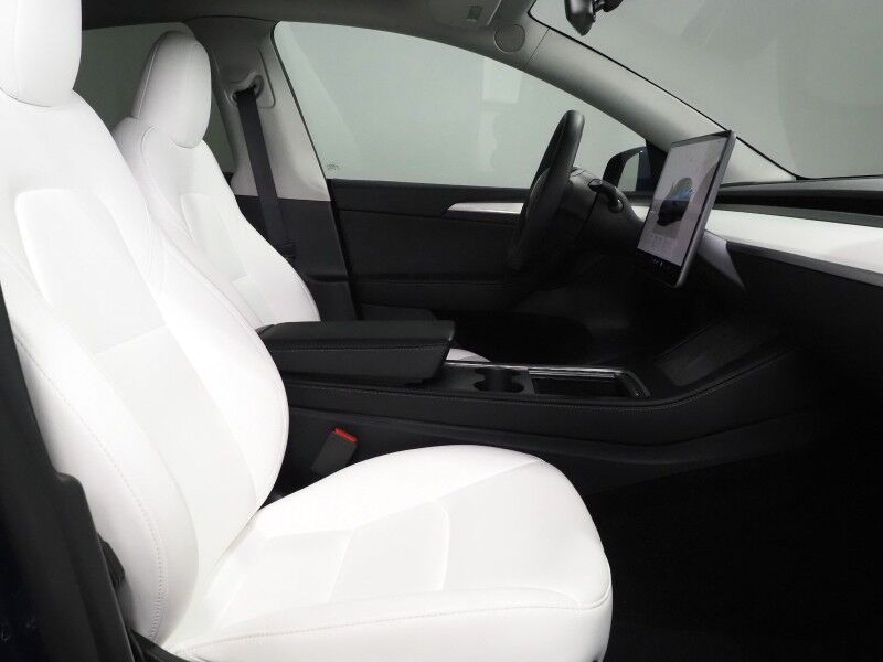 2025 Tesla Model Y Long Range AWD *7 SEATER (3RD ROW), AUTOPILOT, NAVIGATION, SAFETY ALERTS, ADAPTIVE CRUISE, SURROUND VIEW CAMERAS, PANORAMA GLASS ROOF, HEATED SEATS/STEERING WHEEL, WIRELESS CHARGING Round Rock TX