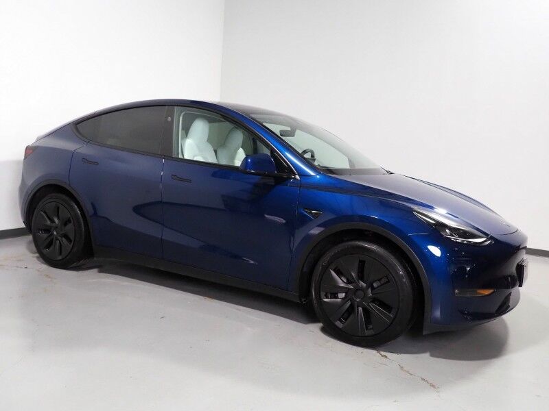 2025 Tesla Model Y Long Range AWD *7 SEATER (3RD ROW), AUTOPILOT, NAVIGATION, SAFETY ALERTS, ADAPTIVE CRUISE, SURROUND VIEW CAMERAS, PANORAMA GLASS ROOF, HEATED SEATS/STEERING WHEEL, WIRELESS CHARGING