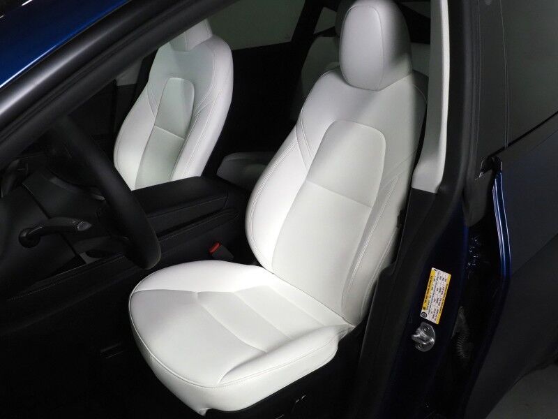 2025 Tesla Model Y Long Range AWD *7 SEATER (3RD ROW), AUTOPILOT, NAVIGATION, SAFETY ALERTS, ADAPTIVE CRUISE, SURROUND VIEW CAMERAS, PANORAMA GLASS ROOF, HEATED SEATS/STEERING WHEEL, WIRELESS CHARGING Round Rock TX