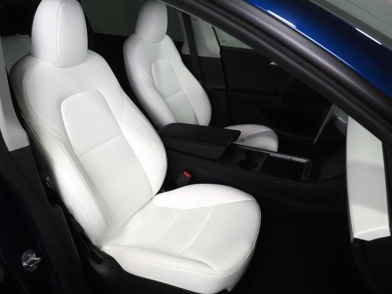 2025 Tesla Model Y Long Range AWD *7 SEATER (3RD ROW), AUTOPILOT, NAVIGATION, SAFETY ALERTS, ADAPTIVE CRUISE, SURROUND VIEW CAMERAS, PANORAMA GLASS ROOF, HEATED SEATS/STEERING WHEEL, WIRELESS CHARGING Round Rock TX