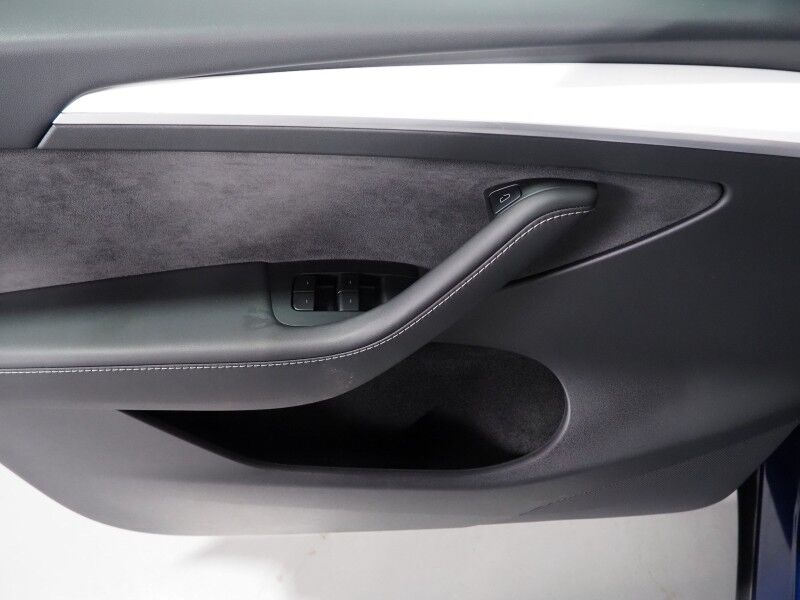 2025 Tesla Model Y Long Range AWD *7 SEATER (3RD ROW), AUTOPILOT, NAVIGATION, SAFETY ALERTS, ADAPTIVE CRUISE, SURROUND VIEW CAMERAS, PANORAMA GLASS ROOF, HEATED SEATS/STEERING WHEEL, WIRELESS CHARGING Round Rock TX