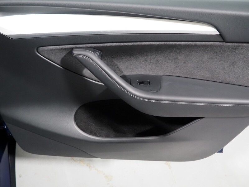 2025 Tesla Model Y Long Range AWD *7 SEATER (3RD ROW), AUTOPILOT, NAVIGATION, SAFETY ALERTS, ADAPTIVE CRUISE, SURROUND VIEW CAMERAS, PANORAMA GLASS ROOF, HEATED SEATS/STEERING WHEEL, WIRELESS CHARGING Round Rock TX