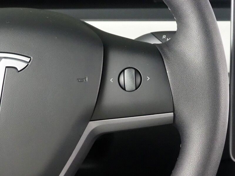 2025 Tesla Model Y Long Range AWD *AUTOPILOT, NAVIGATION, SAFETY ALERTS, ADAPTIVE CRUISE, SURROUND VIEW CAMERAS, PANORAMA GLASS ROOF, HEATED SEATS/STEERING WHEEL, 20 INCH WHEELS, WIRELESS CHARGING Round Rock TX