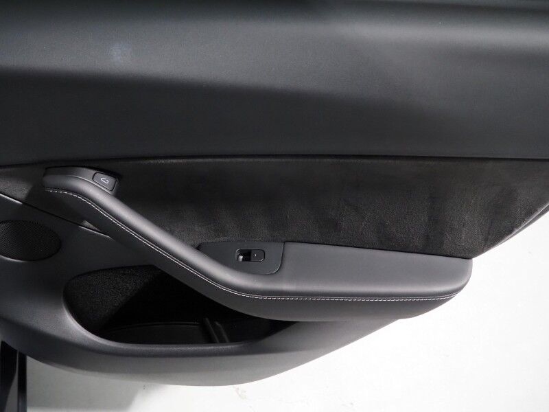 2025 Tesla Model Y Long Range AWD *AUTOPILOT, NAVIGATION, SAFETY ALERTS, ADAPTIVE CRUISE, SURROUND VIEW CAMERAS, PANORAMA GLASS ROOF, HEATED SEATS/STEERING WHEEL, 20 INCH WHEELS, WIRELESS CHARGING Round Rock TX